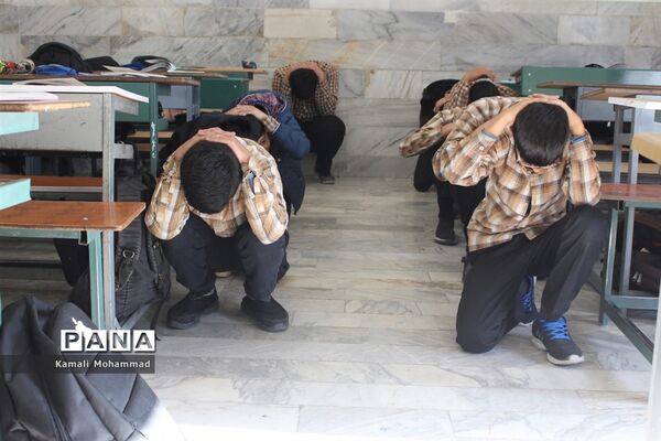 بیست و یکمین مانور سراسری زلزله و ایمنی در دبیرستان سید مرتضی محلات