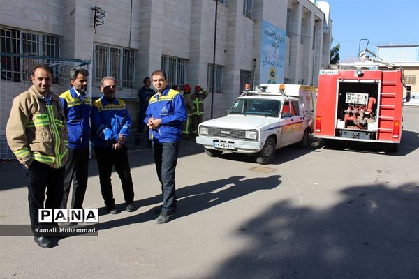 بیست و یکمین مانور سراسری زلزله و ایمنی در دبیرستان سید مرتضی محلات