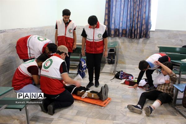 بیست و یکمین مانور سراسری زلزله و ایمنی در دبیرستان سید مرتضی محلات