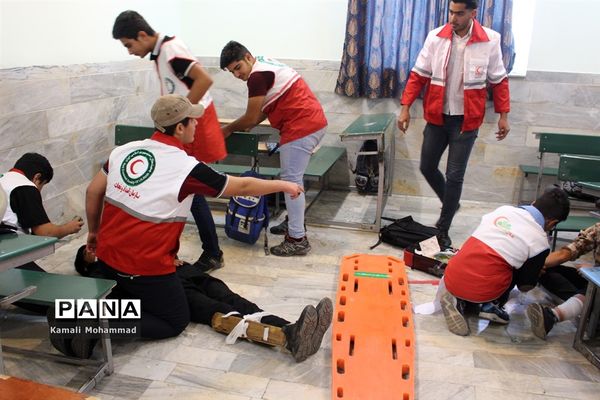 بیست و یکمین مانور سراسری زلزله و ایمنی در دبیرستان سید مرتضی محلات