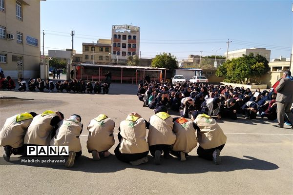 اجرای بیست و یکمین مانور زلزله در دبیرستان دخترانه شاهد 14  ناحیه 4 استان فارس