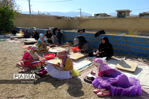 برگزاری جشنواره آشنایی با زندگی عشایری در آموزشگاه عفت نی ریز