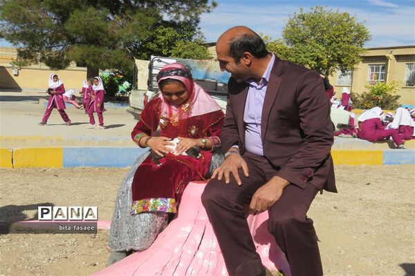 برگزاری جشنواره آشنایی با زندگی عشایری در آموزشگاه عفت نی ریز