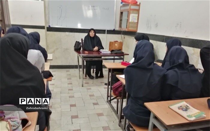 برگزاری گفتمان های دینی در مدارس پاکدشت
