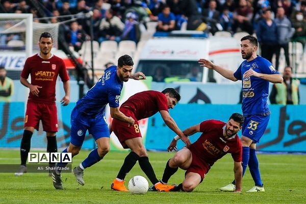دیدار تیم های استقلال و شهر خودرو