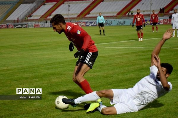 دیدار تیم هاى تراکتور و شاهین شهرداری بوشهر