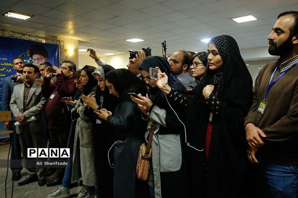 بازدید وزیرکشور از روند ثبت نام انتخابات یازدهمین دوره مجلس شورای اسلامی