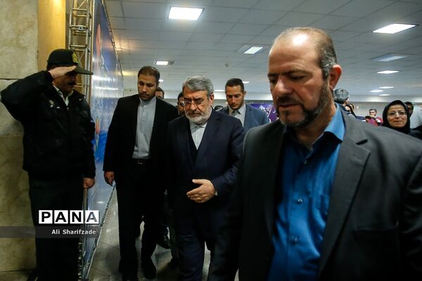 بازدید وزیرکشور از روند ثبت نام انتخابات یازدهمین دوره مجلس شورای اسلامی