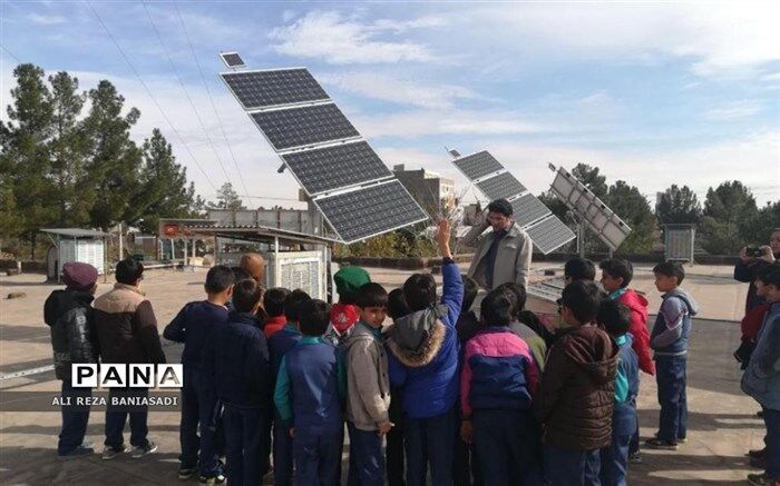 بازدید دانش آموزان دبستان علامه حلی 1 از مدیریت توزیع برق شهرستان بیرجند