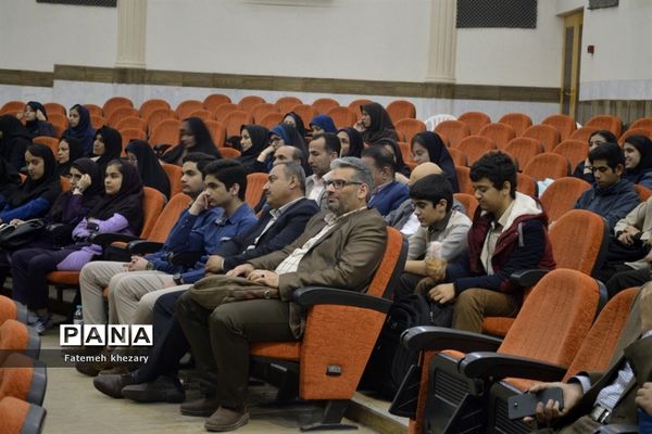 همایش تجلیل از فعالان و برگزیدگان پنجمین جشنواره نوجوان خوارزمی شهرستان بوشهر