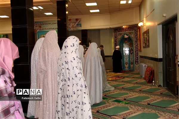 برگزاری نماز جماعت در مدارس چهاردانگه