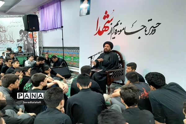 تشییع نمادین پیکر شهید گمنام در یادواره شهدای دبیرستان ملاصدرا ناحیه دو شهرری