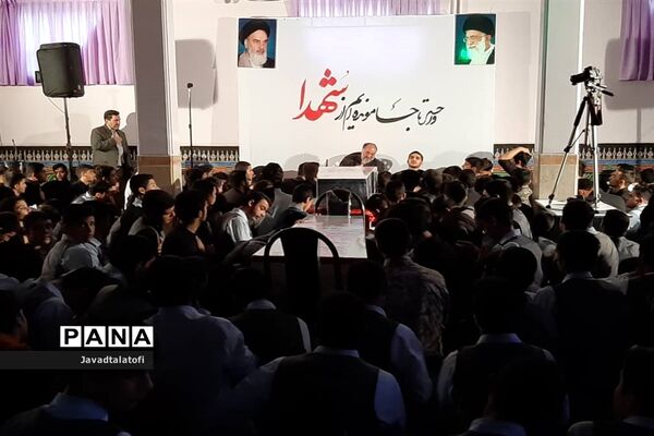تشییع نمادین پیکر شهید گمنام در یادواره شهدای دبیرستان ملاصدرا ناحیه دو شهرری