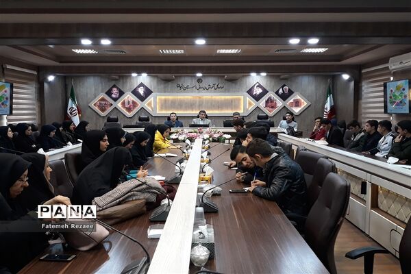 نشست مدیرکل آموزش و پرورش استان زنجان با منتخبین اعضای شورای دانش‌آموزی