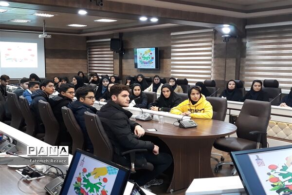 نشست مدیرکل آموزش و پرورش استان زنجان با منتخبین اعضای شورای دانش‌آموزی