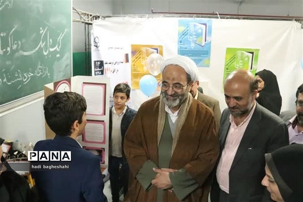 بازدیدذوعلم از نمایشگاه دستاوردهای پژوهشی در یزد