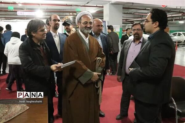 بازدیدذوعلم از نمایشگاه دستاوردهای پژوهشی در یزد