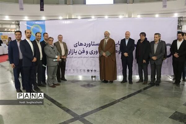 بازدیدذوعلم از نمایشگاه دستاوردهای پژوهشی در یزد
