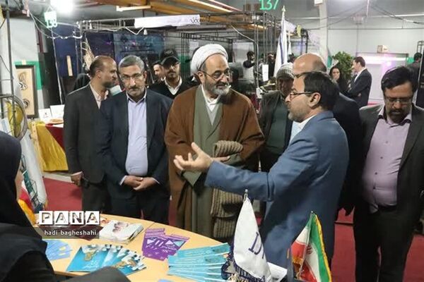 بازدیدذوعلم از نمایشگاه دستاوردهای پژوهشی در یزد