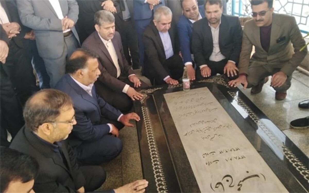 مزار شهدای زاهدان غبارروبی و عطرافشانی شد