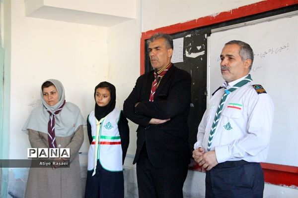 بازدید مدیرسازمان دانش‌آموزی استان از کارگاه‌های آموزشی پیشتازان