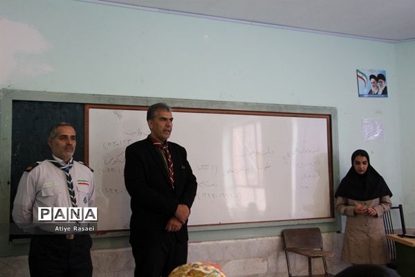 بازدید مدیرسازمان دانش‌آموزی استان از کارگاه‌های آموزشی پیشتازان