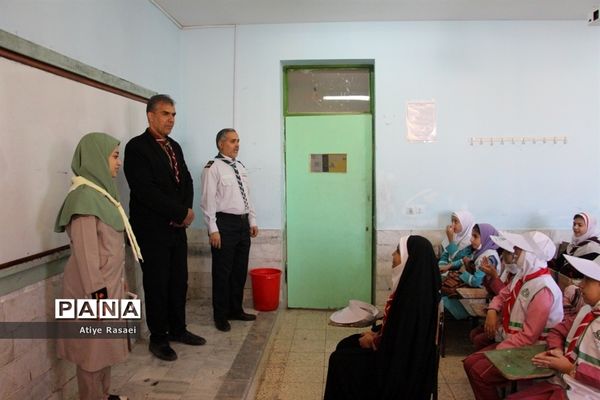 بازدید مدیرسازمان دانش‌آموزی استان از کارگاه‌های آموزشی پیشتازان