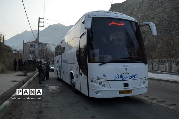 اعزام کاروان راهیان نور دختران شهرستان فیروزکوه به مناطق عملیاتی جنوب کشور