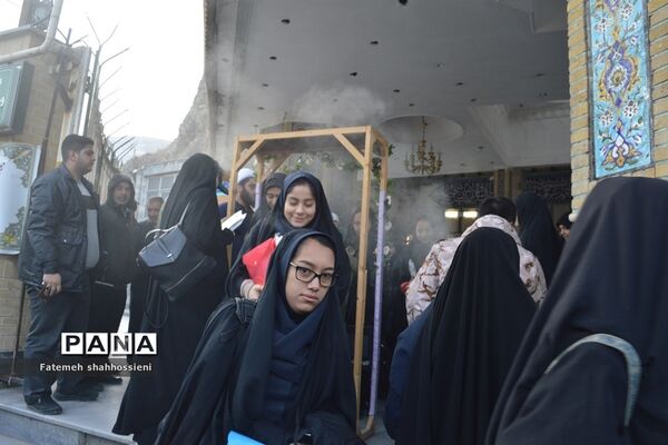اعزام کاروان راهیان نور دختران شهرستان فیروزکوه به مناطق عملیاتی جنوب کشور