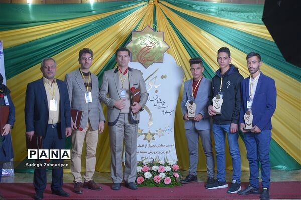 تجلیل از ۶۵۰ دانش‌آموز نخبه و برگزیده حوزه معاونت متوسطه منطقه تبادکان