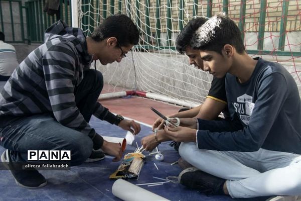 برگزاری اولین دوره از مسابقات آروان (نجات تخم مرغ ) در ابرکوه