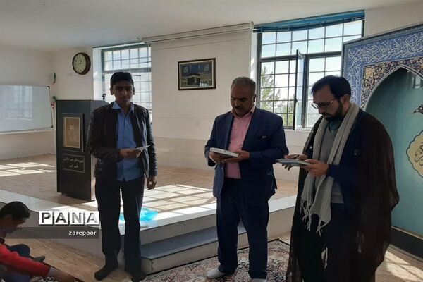 پخت آش نذری توسط دانش‌آموزان دبیرستان امیرکبیر ابرکوه