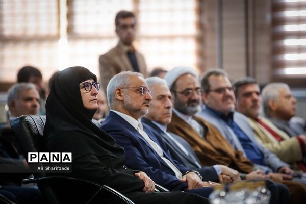 تجلیل از پژوهشگران و فناوران برتر دانش‌آموزی