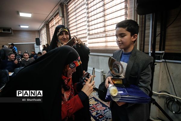 تجلیل از پژوهشگران و فناوران برتر دانش‌آموزی