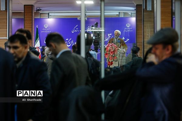 تجلیل از پژوهشگران و فناوران برتر دانش‌آموزی