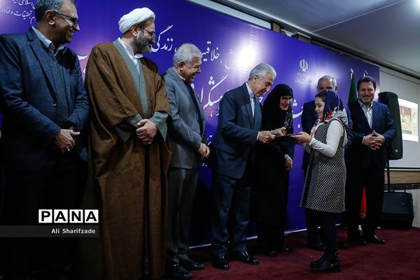 تجلیل از پژوهشگران و فناوران برتر دانش‌آموزی