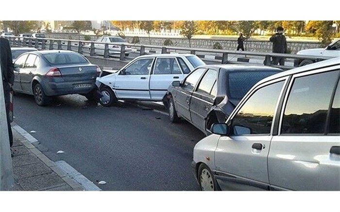 برخورد 13 خودرو با یکدیگر در محور مهرآباد-دماوند