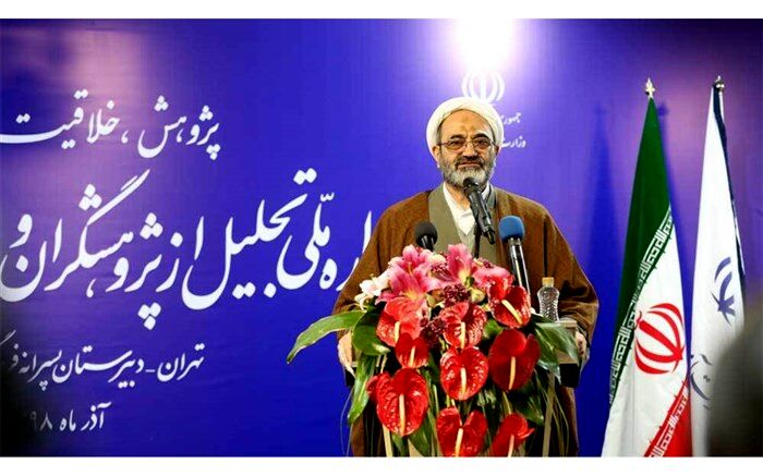 ذوعلم: خانواده و معلمان در پژوهش‌های دانش‌آموزی نقش حمایت‌گرانه داشته باشند