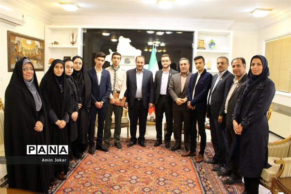 دیدار نمایندگان نهمین دوره مجلس دانش‌آموزی با استاندار فارس