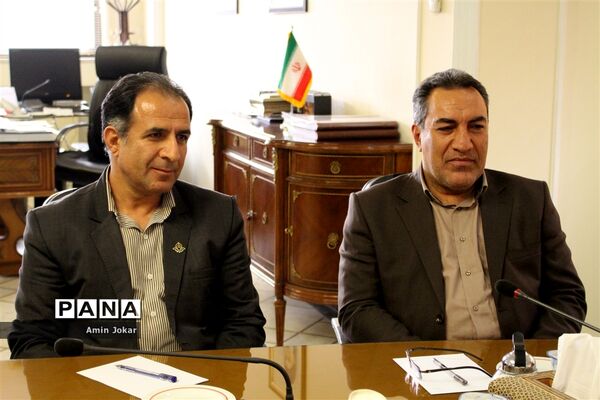 دیدار نمایندگان نهمین دوره مجلس دانش‌آموزی با استاندار فارس