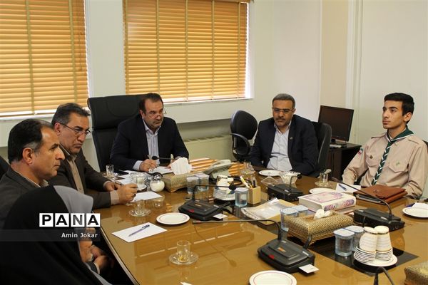 دیدار نمایندگان نهمین دوره مجلس دانش‌آموزی با استاندار فارس