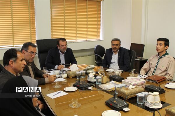 دیدار نمایندگان نهمین دوره مجلس دانش‌آموزی با استاندار فارس