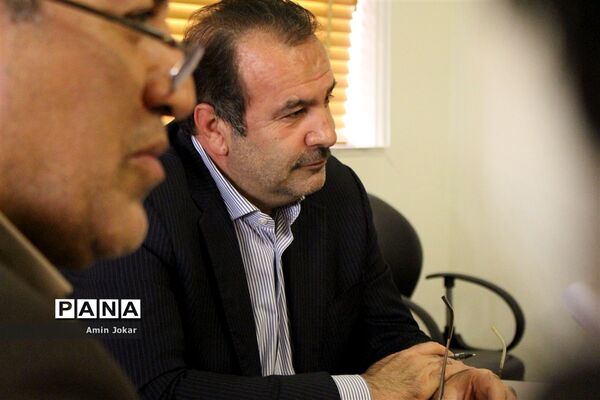 دیدار نمایندگان نهمین دوره مجلس دانش‌آموزی با استاندار فارس