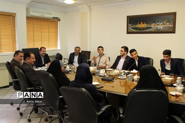 دیدار نمایندگان نهمین دوره مجلس دانش‌آموزی با استاندار فارس