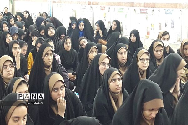 اعزام اولین گروه دانش آموزان دختر ناحیه دو شهرری  به اردوی راهیان نور