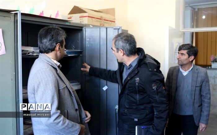 بازدید کارشناسان سازمان دانش آموزی از ایمن سازی غیرسازه ای مدارس صدرا و نرگس شاهد