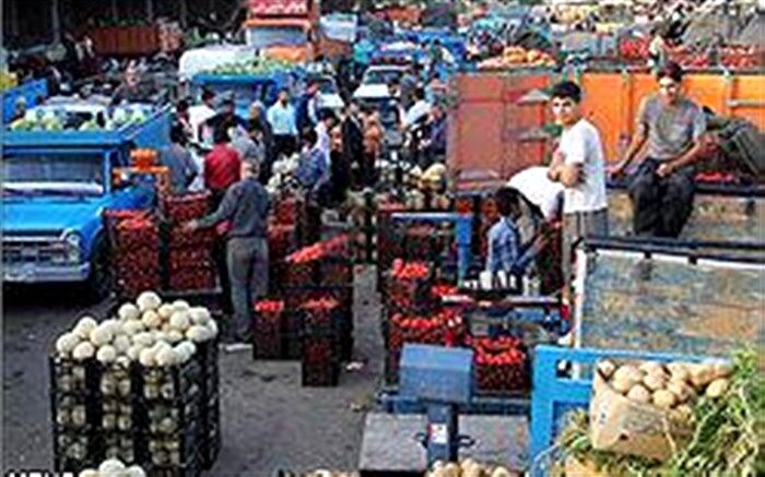 الصاق قیمت بر روی محصولات موجود در میدان میوه و تربار ارومیه الزامی شد