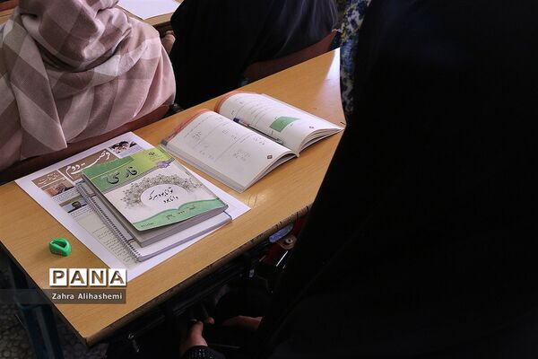 نمایشگاه صنایع دستی و دست آورده‌های سواد آموزان شهر تهران