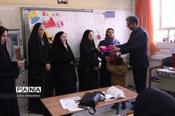 نمایشگاه صنایع دستی و دست آورده‌های سواد آموزان شهر تهران