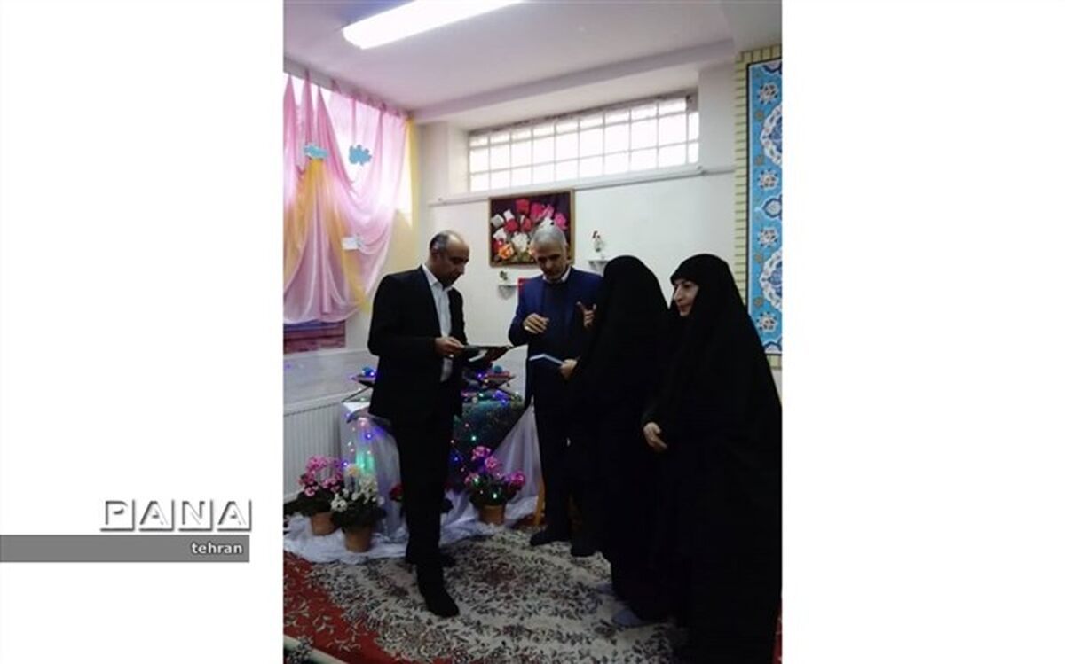 برگزاری مسابقات قصه گویی فرهنگیان منطقه ۴